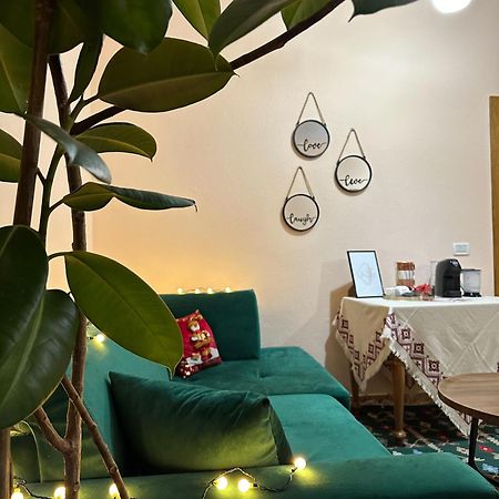 Villa Malo Guesthouse Korça Exteriör bild