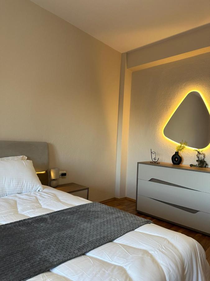 Villa Malo Guesthouse Korça Exteriör bild
