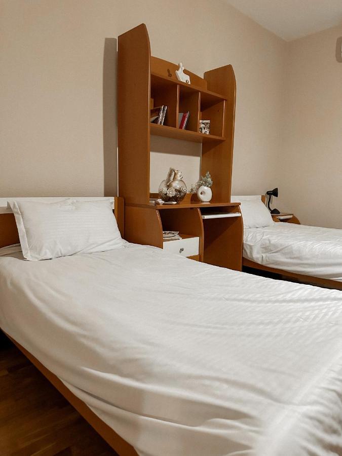 Villa Malo Guesthouse Korça Exteriör bild