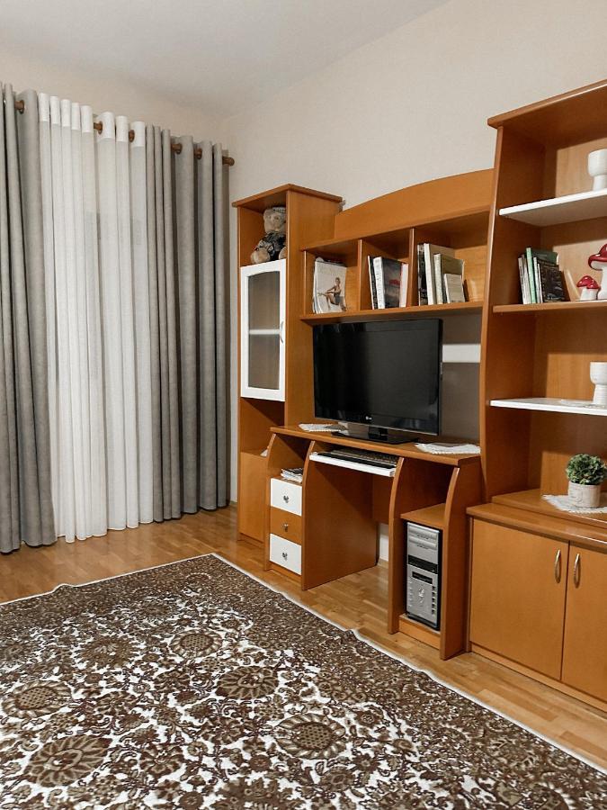 Villa Malo Guesthouse Korça Exteriör bild