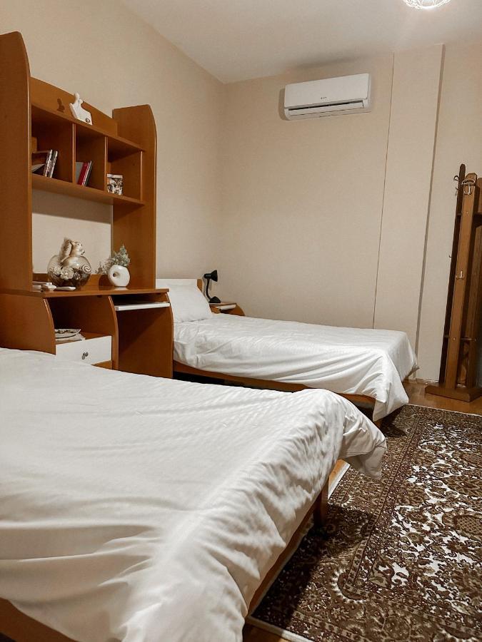 Villa Malo Guesthouse Korça Exteriör bild